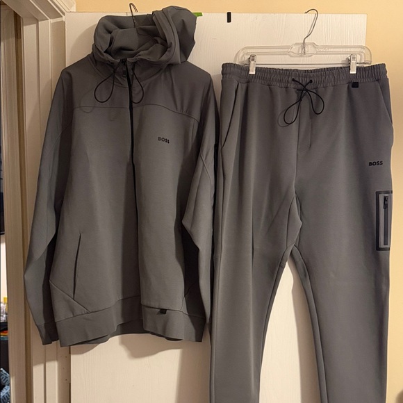 Men’s Boss Charcoal Hoodie and Joggers Ensemble - Picture 3 of 8